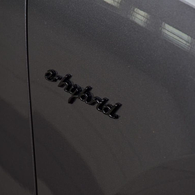 Porsche Embleem hoogglans zwart 'E-Hybrid'