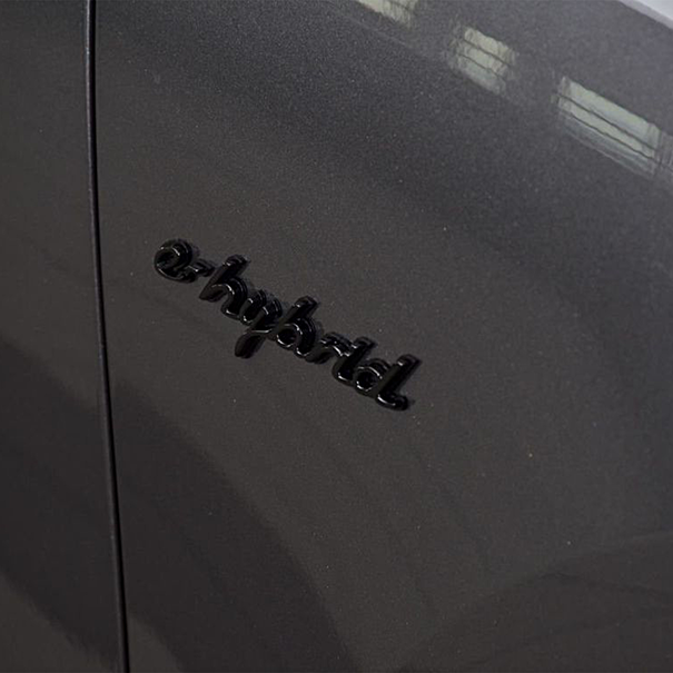 Porsche Embleem matzwart 'E-Hybrid'