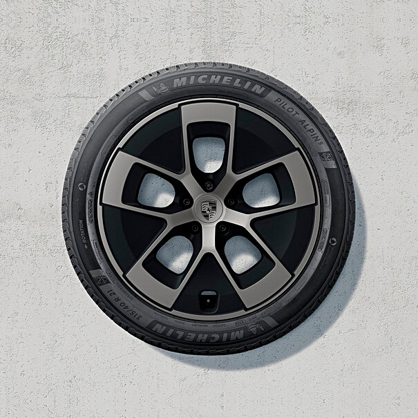 Porsche 21-inch Cayenne Turbo Aero complete winterwielset, gelakt in zwart (zijdeglans) met voorvlak in Turb