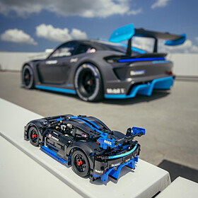 LEGO® Porsche GT4 e-Performance