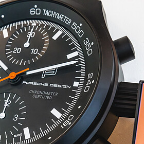 Porsche Chronograph 1 All Black Wandklok