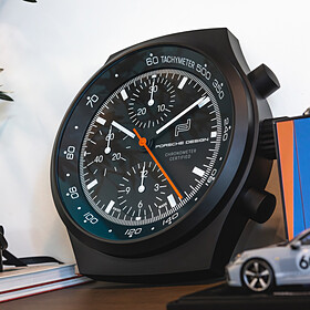 Porsche Chronograph 1 All Black Wandklok